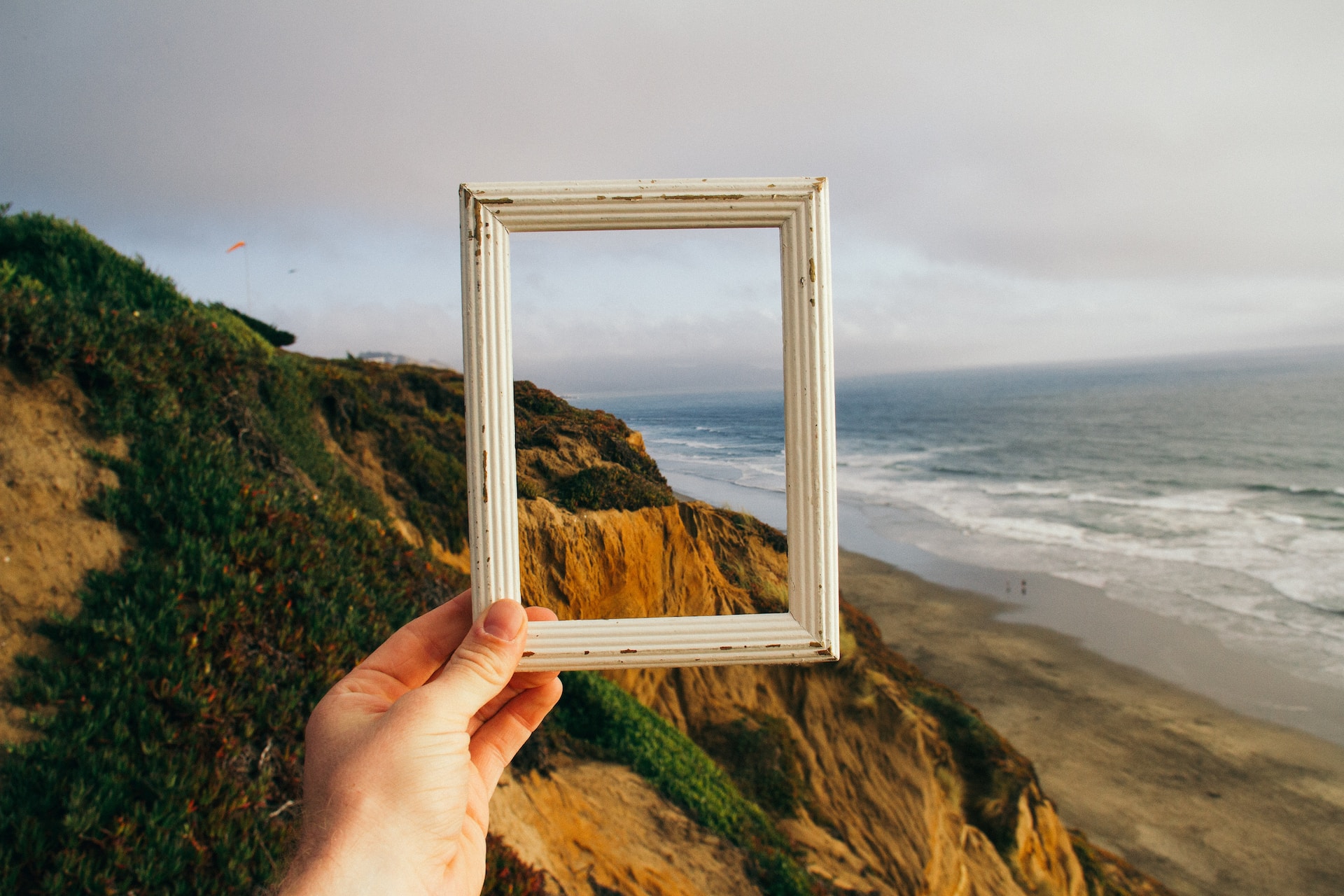 Making sense of CSR reports the semiotic way